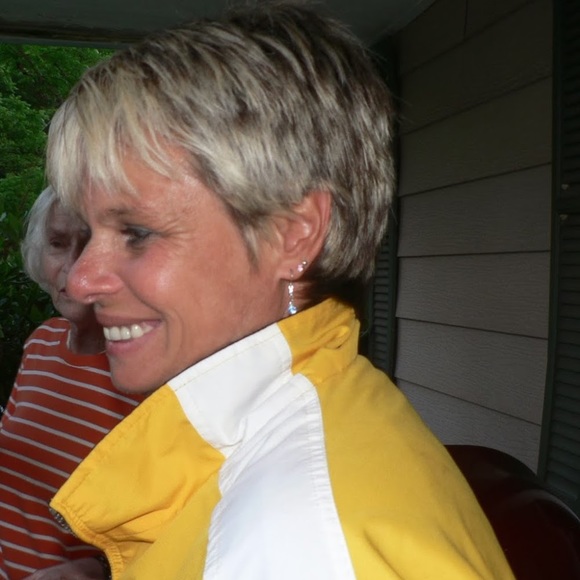 Meet your Posher, Lori - Picture 1 of 1